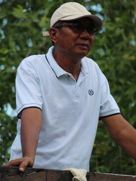 PIcture of a man in a white polo shirt and baseball cap