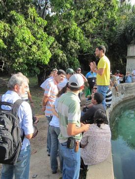 Severino Rodrigo Riveiro Pinto lecturing to participants 